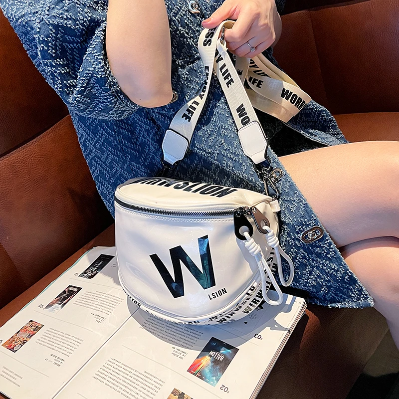 

Split Leather Saddle Bag Luxury Designer Crossbody Bags Wide Shoulder Strap Chest Bag Letter Print It Cute Side Bag