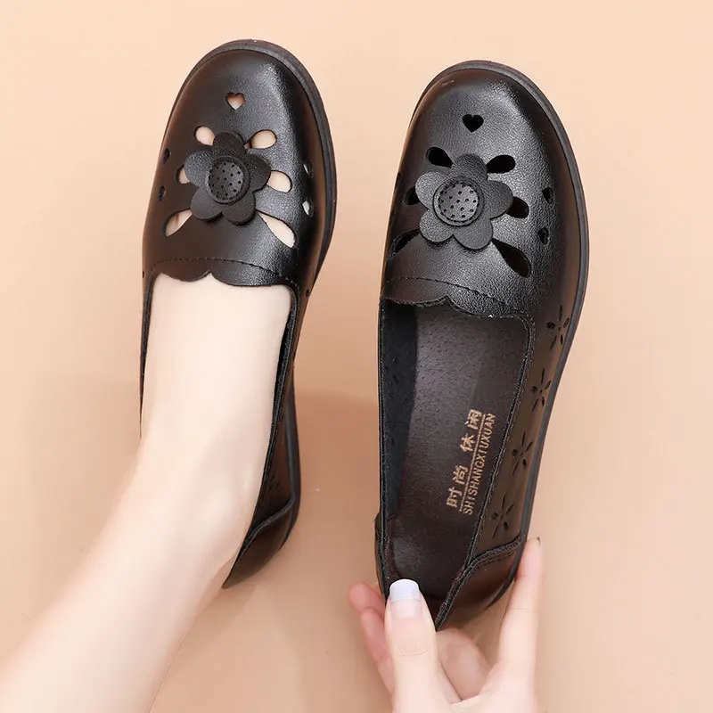 Hollow-out Women Flats Soft Moccasins Leather Woman Loafers Shoes Luxury Women Soft Bottom Spring Summer Casual Shoes