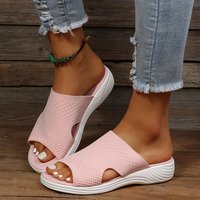 Large size flying hole slippers 2023 summer new women wear light flat casual sandals and slippers