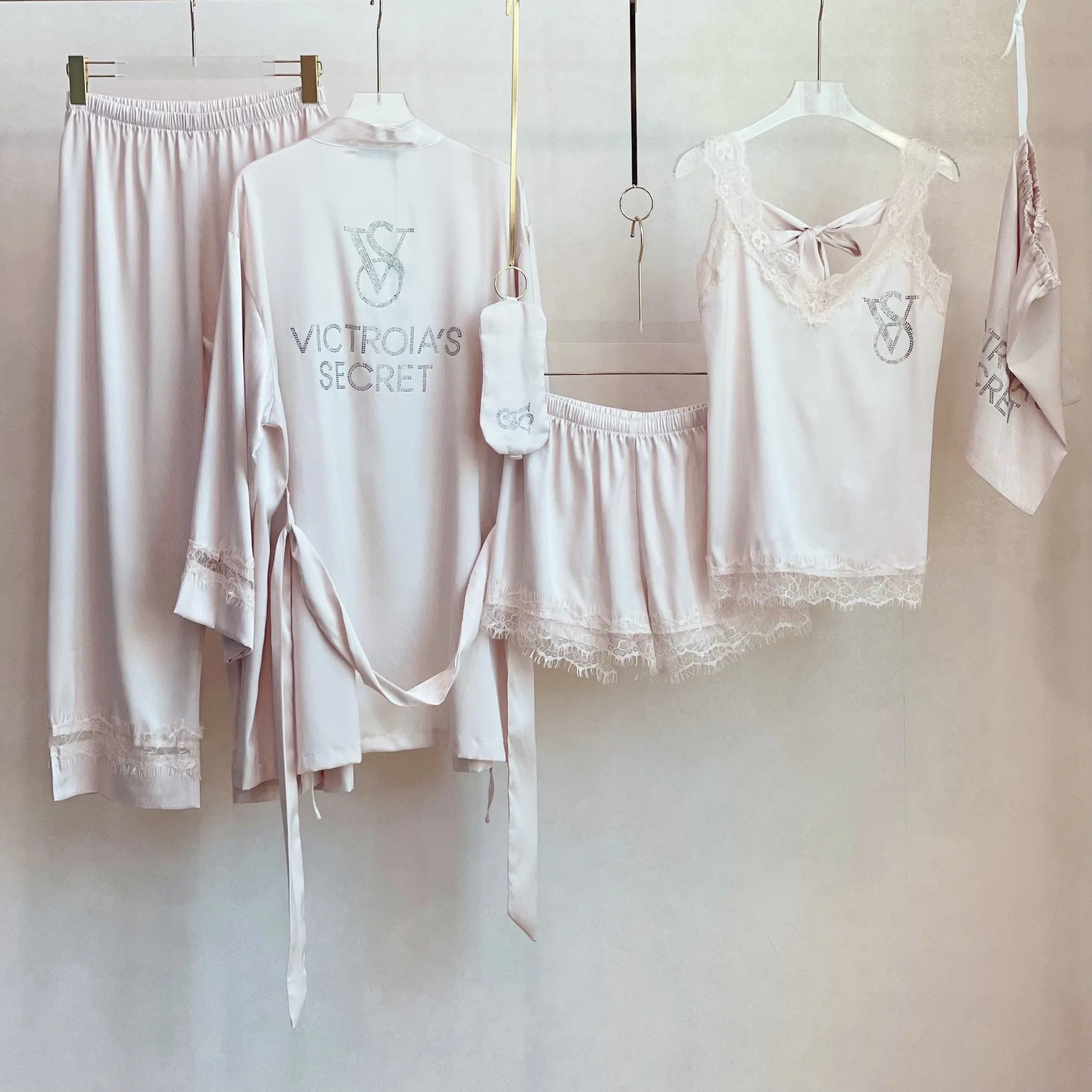Пижамный комплект женский розового цвета в полоску нижнее белье халат домашняя