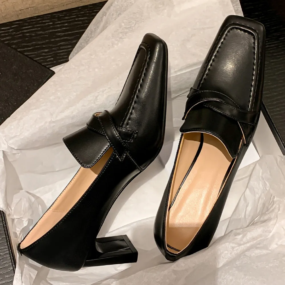 Женские туфли-лодочки из натуральной кожи на толстом высоком каблуке 7 см с