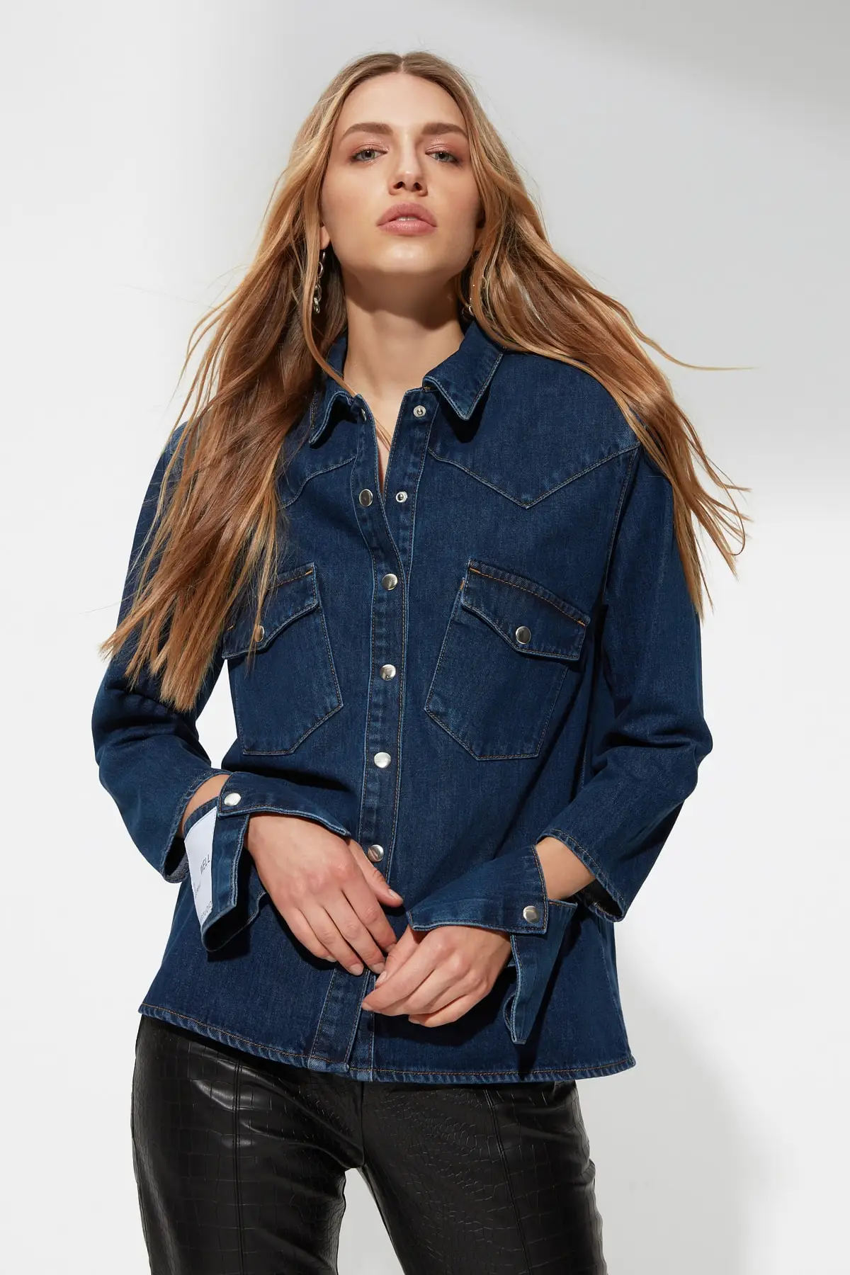 

Trendyol X Sagaza Studio With Shoulder Pads Denim Shirt TPRAW22GO1109