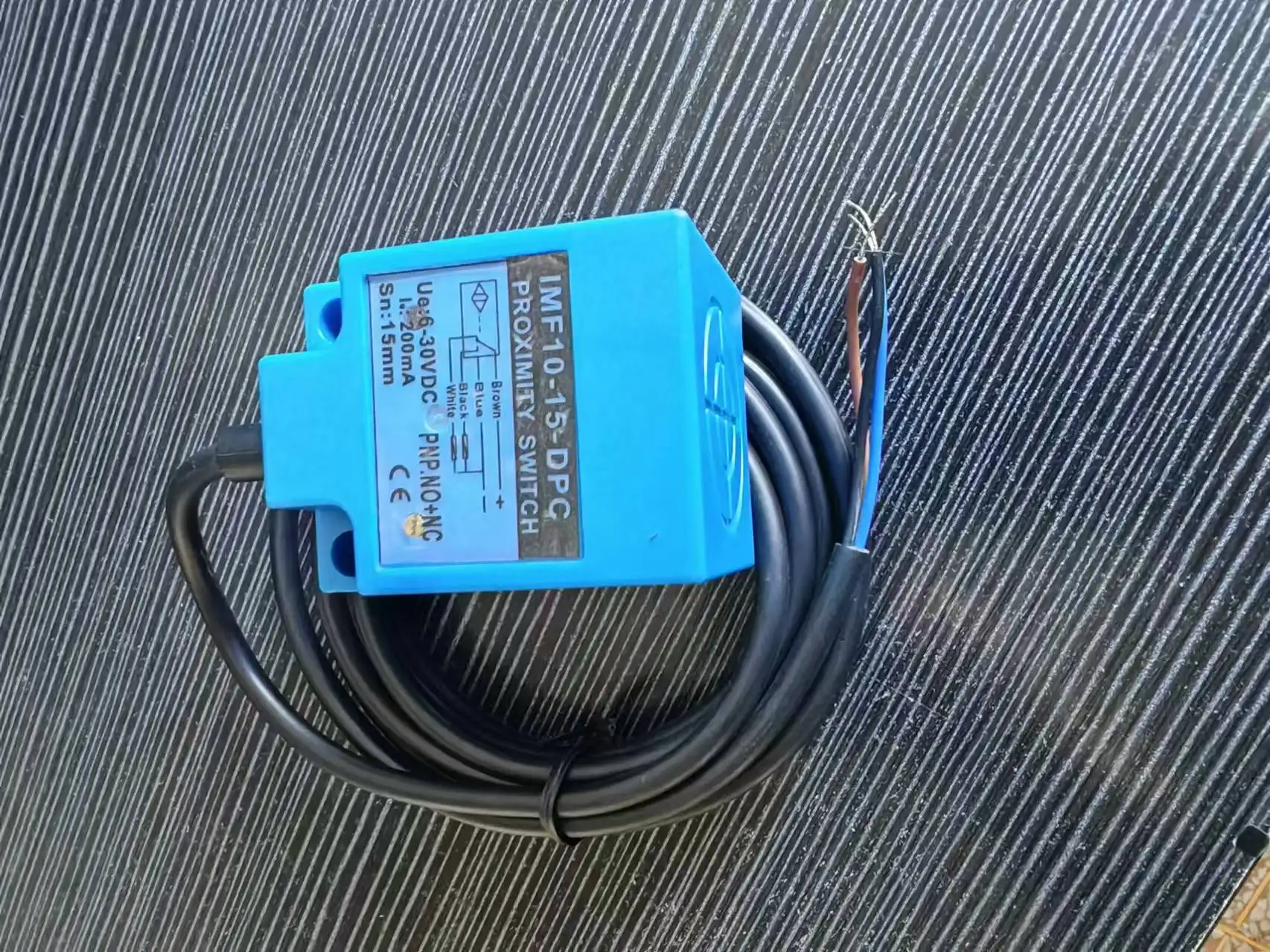 CHUX Индуктивный датчик приближения переключатель квадратного типа PNP NO NC + 15 мм