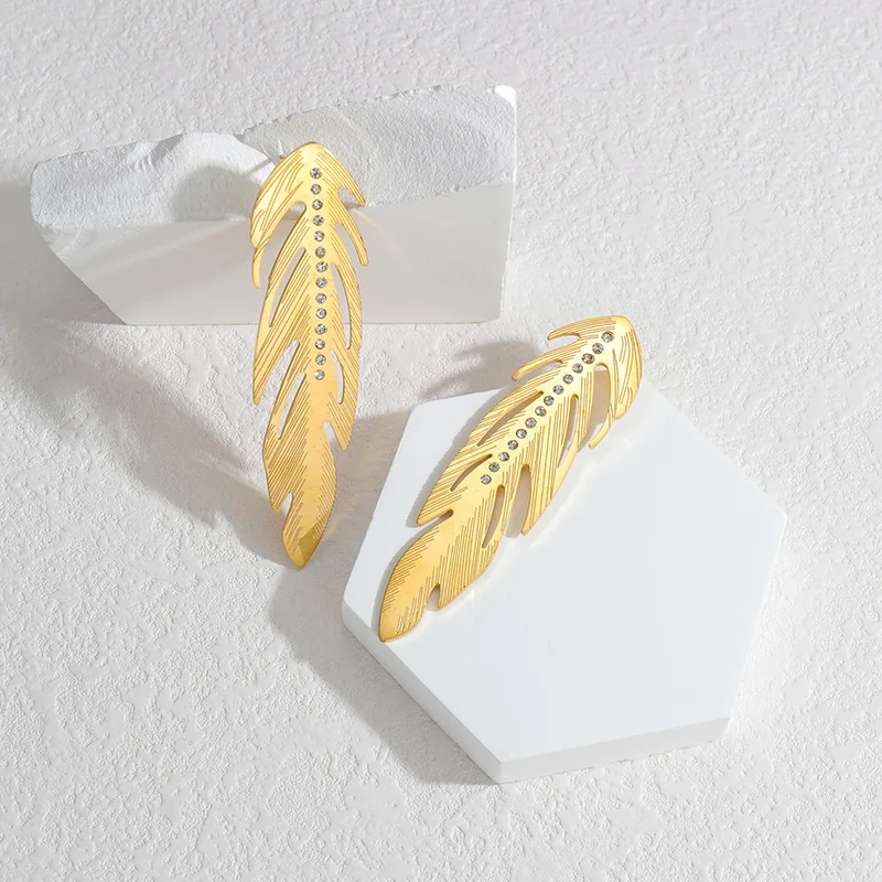 Женские серьги-гвоздики из нержавеющей стали с перьями и фианитами