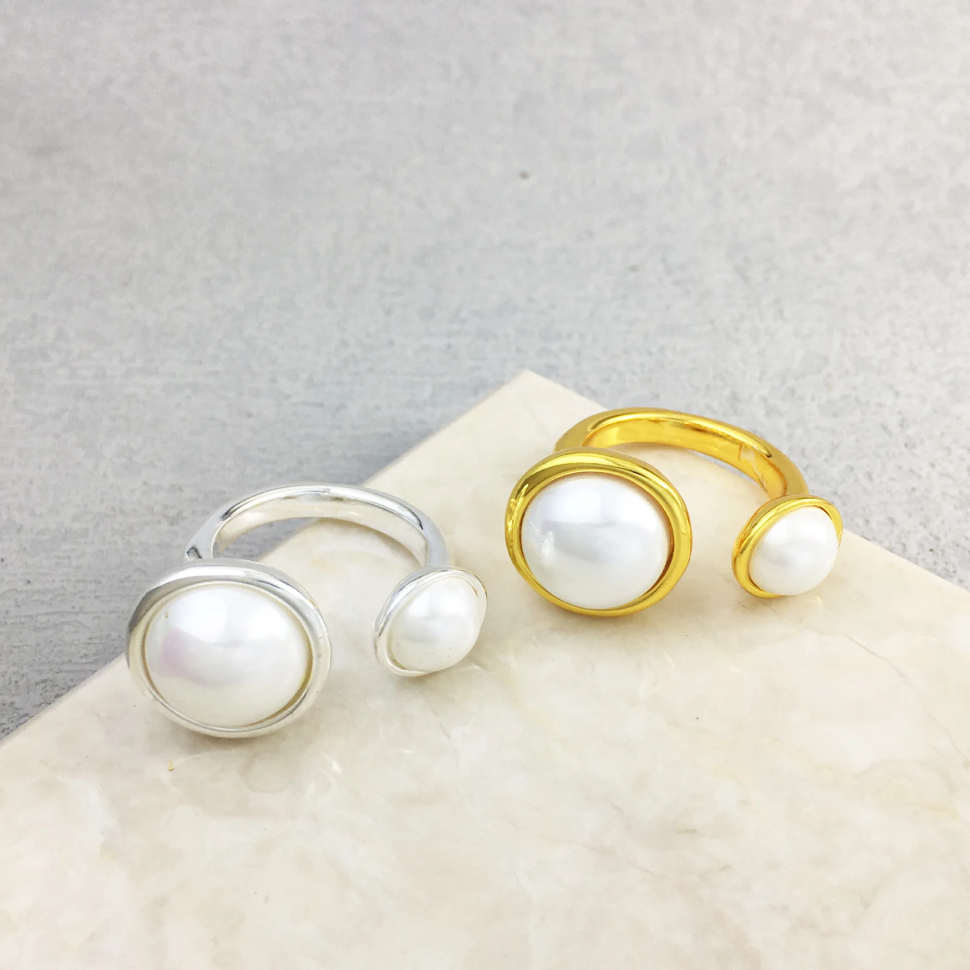 Unode 50 Pearl Elegant Fashion Gold Round Ring for Women