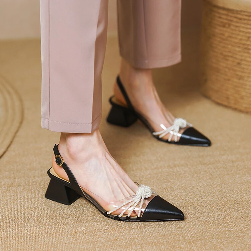 

Женские босоножки из коровьей кожи, однотонные сандалии с острым носком, на массивном каблуке, элегантная обувь с бусинами на ремешке, лето