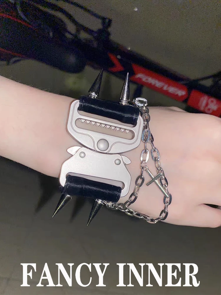 Новинка 2024 браслет в стиле панк нарукавник на цепочке с заклепками и крестом для