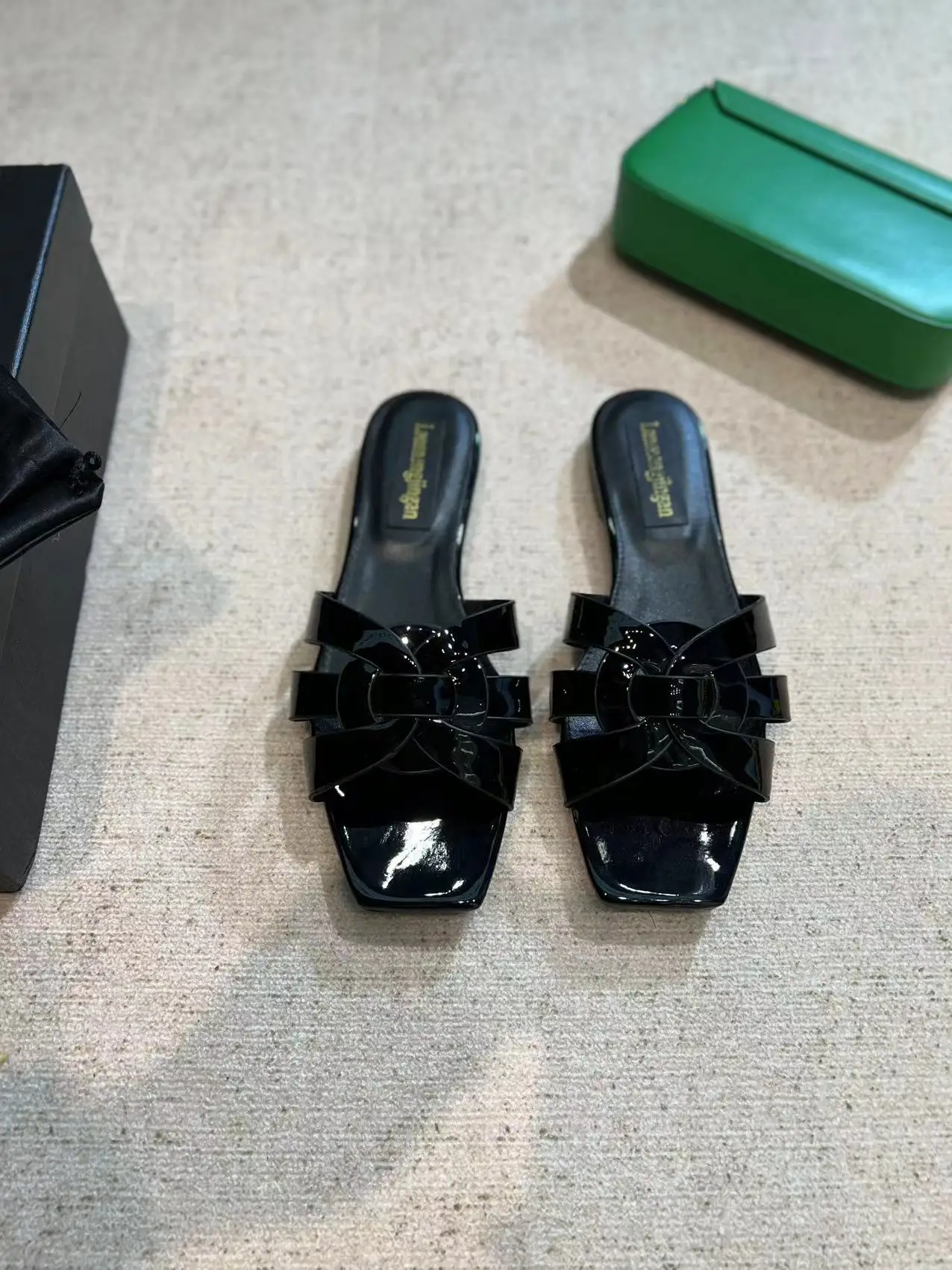 Classic square head flat bottom full leather slippers, cowhide upper, sheepskin lining, high-end fashion and comfortable sandals