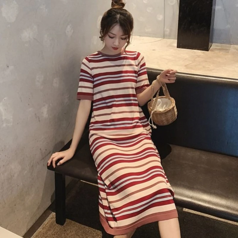 Женское летнее платье-поло с вышивкой и полосками