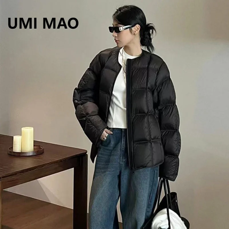Фото UMI MAO Женская зимняя короткая ультралегкая куртка-пуховик из белого утиного пуха, без наполнителя, с эффектом пуха, в стиле 