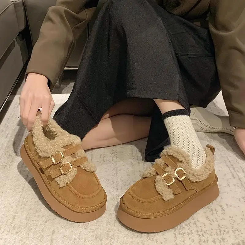 Женские слипоны с мехом на платформе