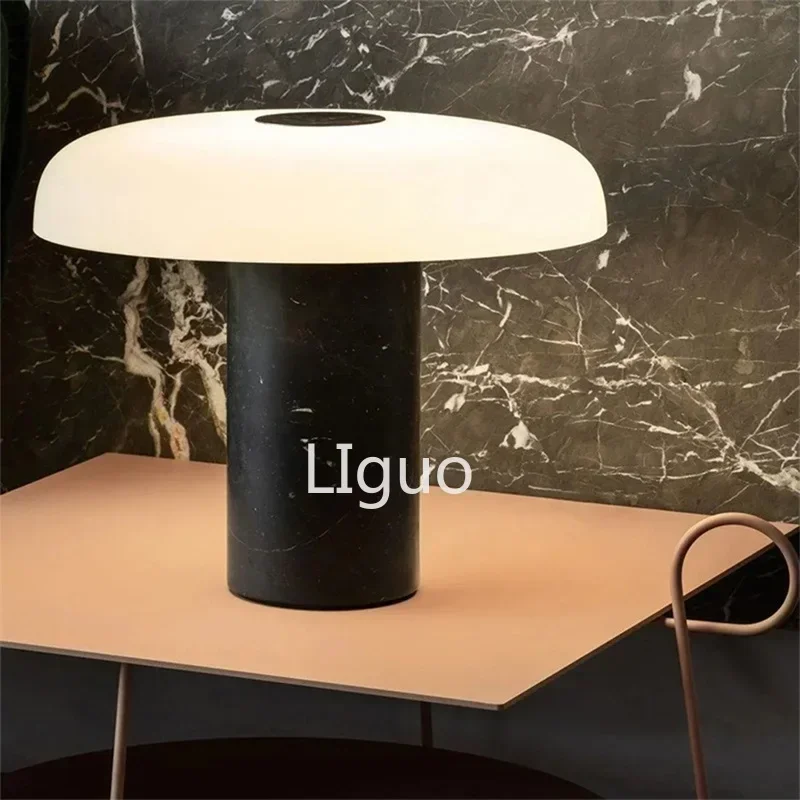 Скандинавская простая настольная лампа Современная креативная под мрамор