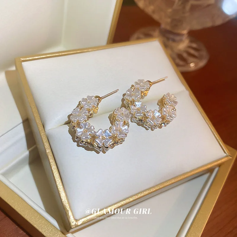 

Silver Needle Diamond Flower Geometric Earrings, Korean Design Temperament, C-shaped Fashionable And
