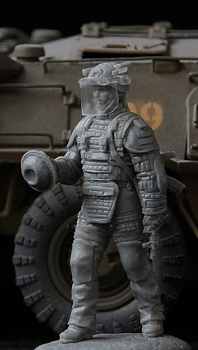 

1:35 scale die-cast resin war scene model 5 Russian modern special forces taxi with mask 1639