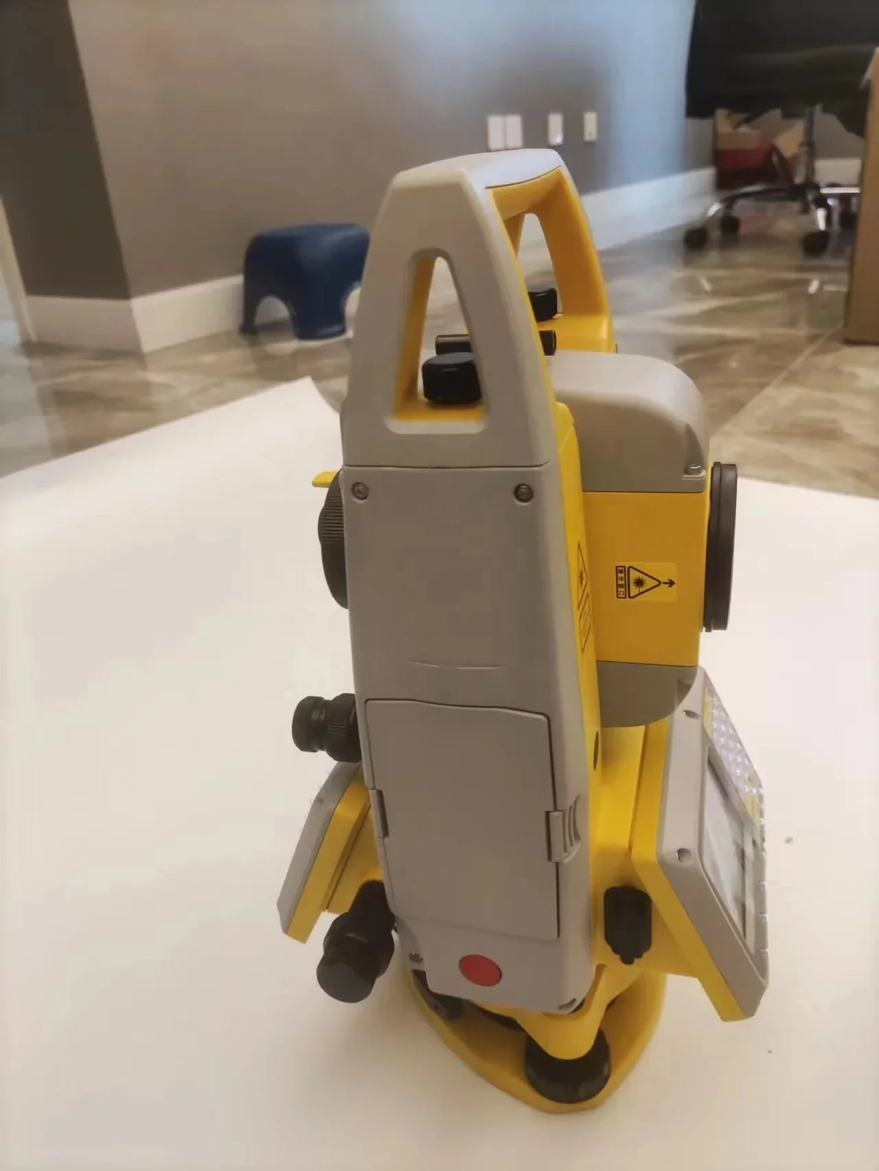 Новый тахеометр South N3/NTS-332R15M с высокоточным прибором для измерения цветового