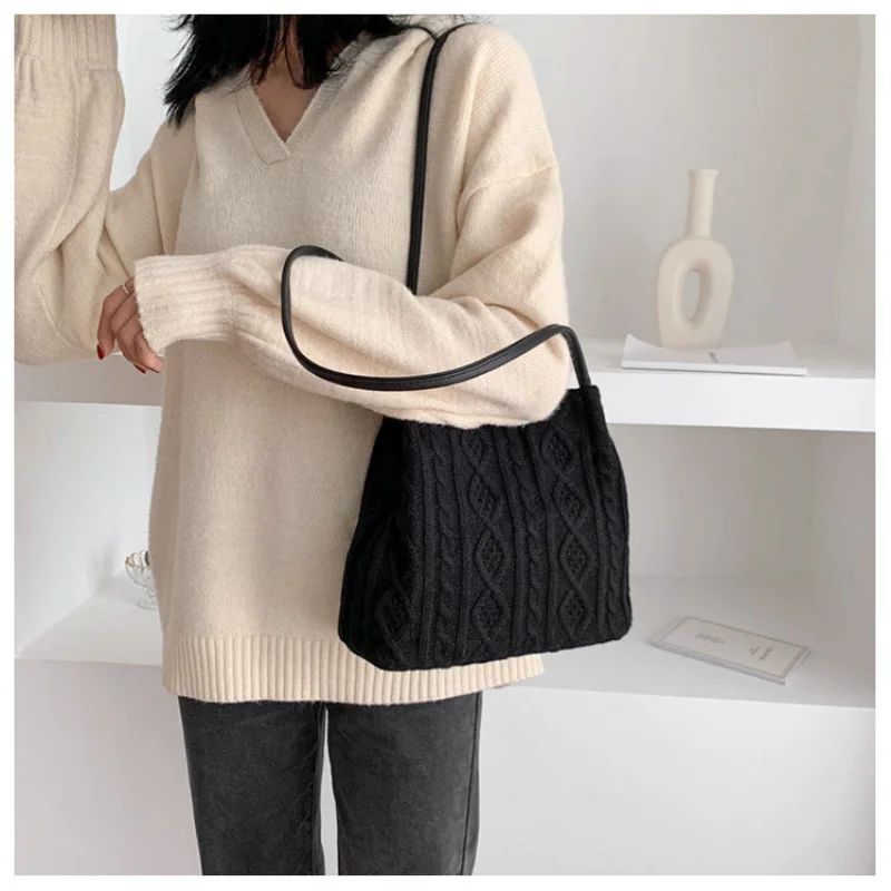 

Wool Knitted Women's Shoulder Bag Designer Woven Striped Handbag Fashion Armpit Bag Buckle Bucket Female Tote Bags Shopping Bags