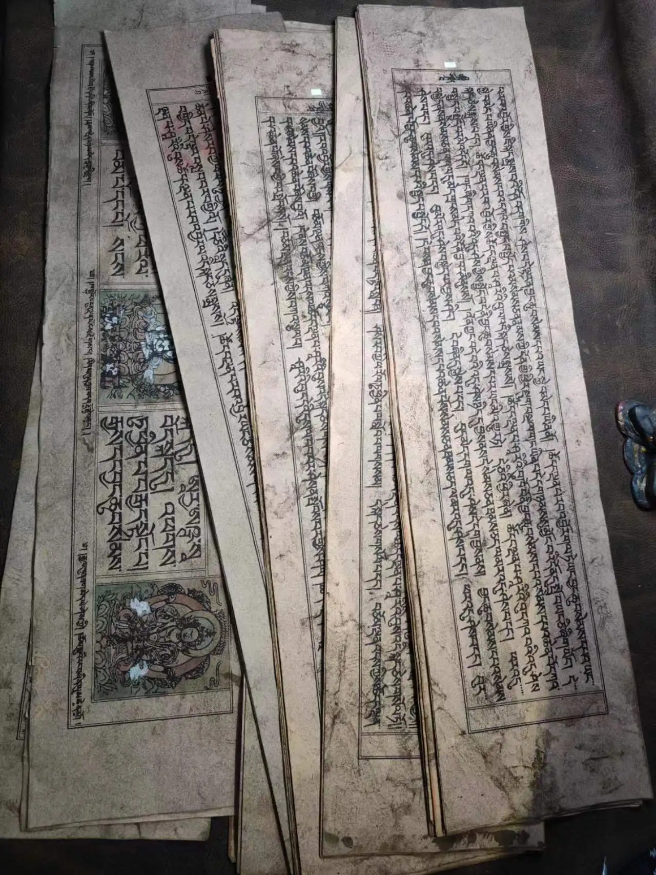 1pcs/lot Handwritten verses from old scriptures Front and back framed Old objects Delicate Take a picture of the background