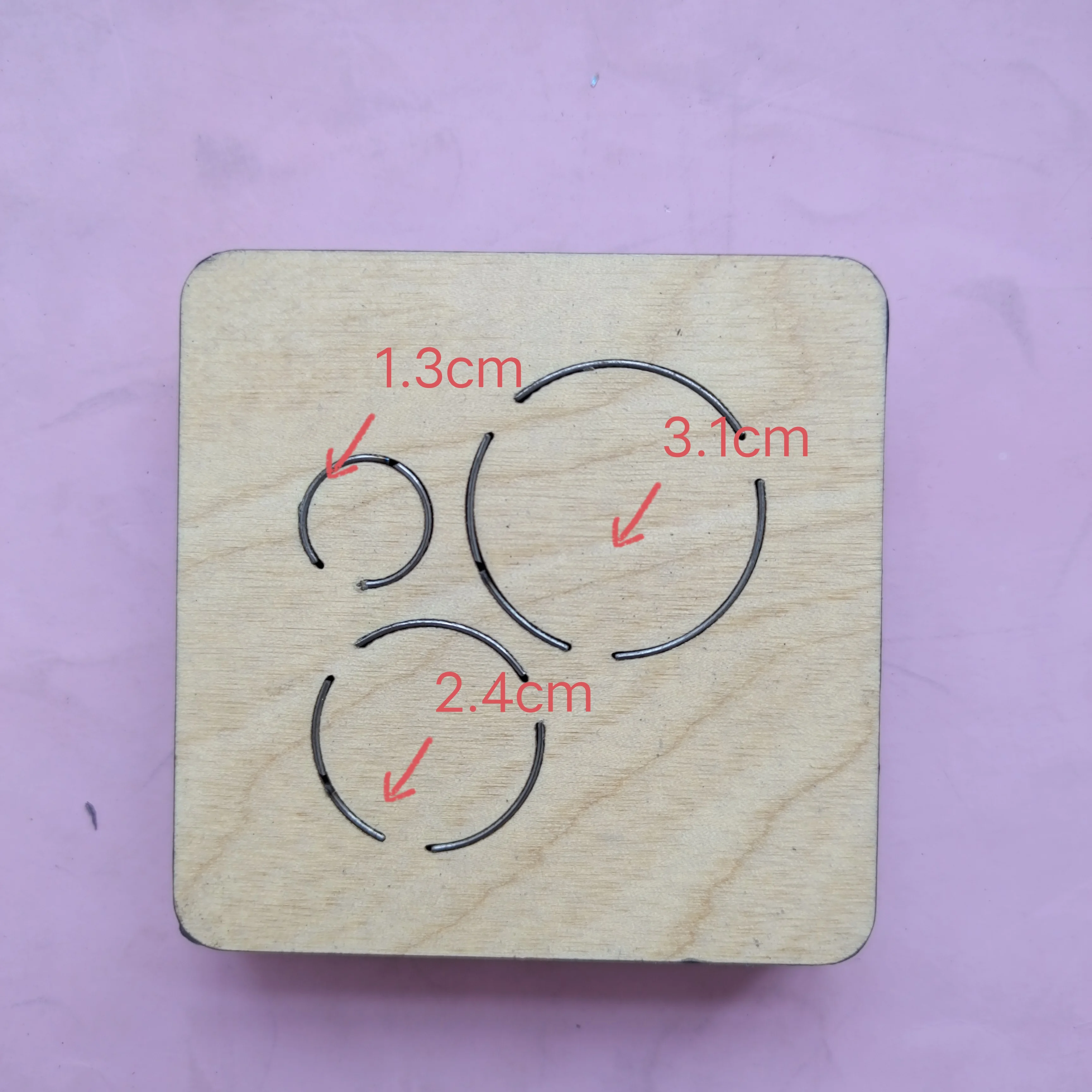 

New - 3 round earrings DIY cutting die suitable for common general machines in the market