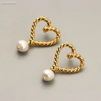 new retro simple french twist twist pearl heart earrings ins style freshwater pearl personality temperament gold female earrings