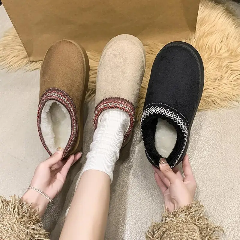 Домашние тапочки обувь на платформе с закрытым носком шлепанцы женская зимняя 2024