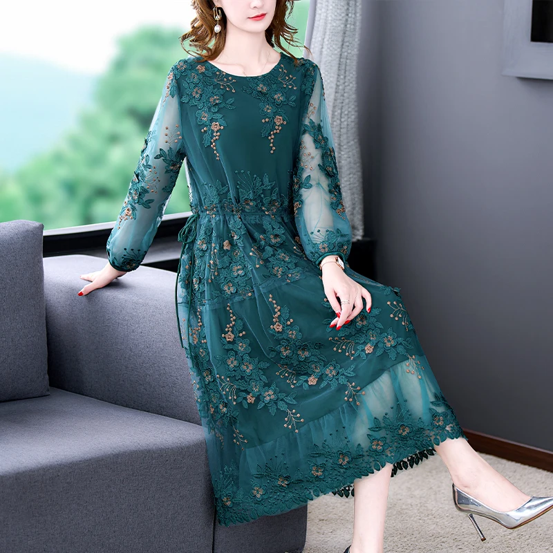 

Large Size Mesh Embroidery Flower Dress Female 2022 New Autumn High-End Temperament Ladies Loose Light Luxury Runway Robes y1568