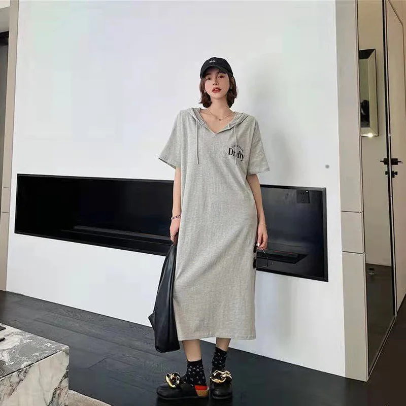 

Женское платье-футболка с коротким рукавом, V-образным вырезом и капюшоном