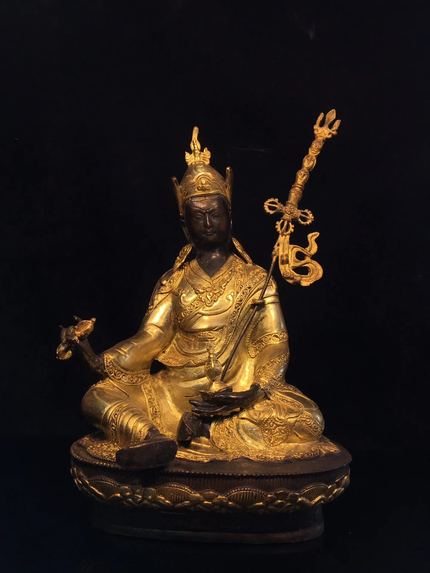 

13"Tibet Temple Collection Old Bronze Gilding Guru Rinpoche Padmasambhava Buddha Lotus Stage Worship Hall Town house Exorcism