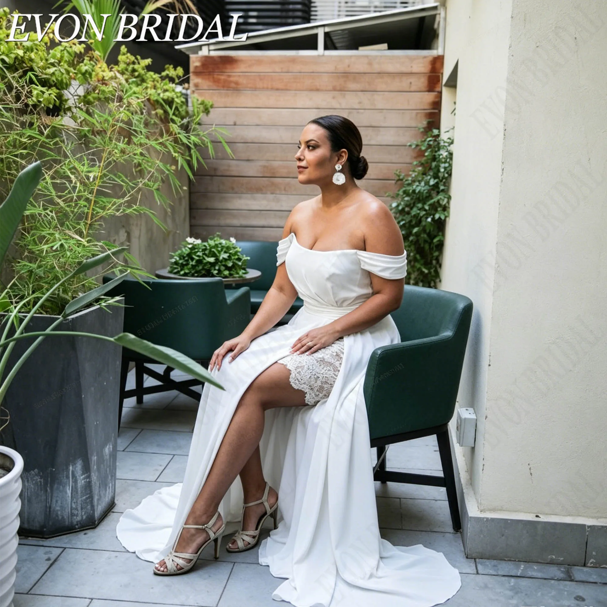 Фото EVON BRIDAL Плюс сайз свадебное платье без бретелей съемные кружевные рукава шифон подвенечное платье А-силуэт высокий разрез индивидуальный пошив большие размеры регулируемые детали свадебных церемоний торжественных №2