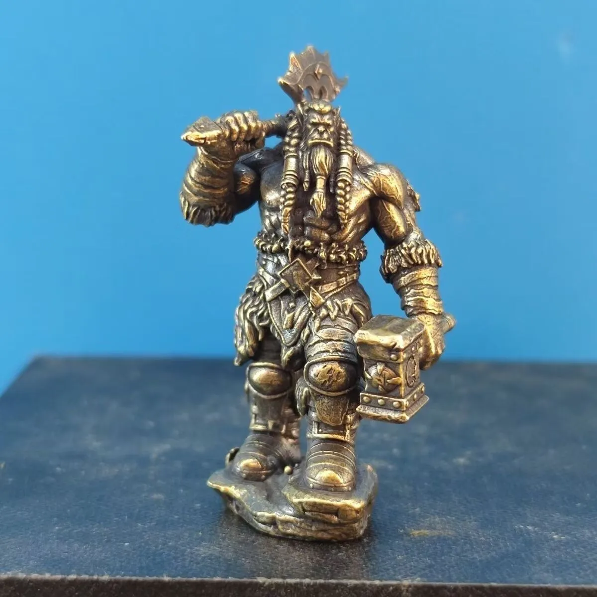 Статуя орк-лидера Тралл из меди антонио менегетти психология лидера м 8 изд полусупер 16 18 менегетти