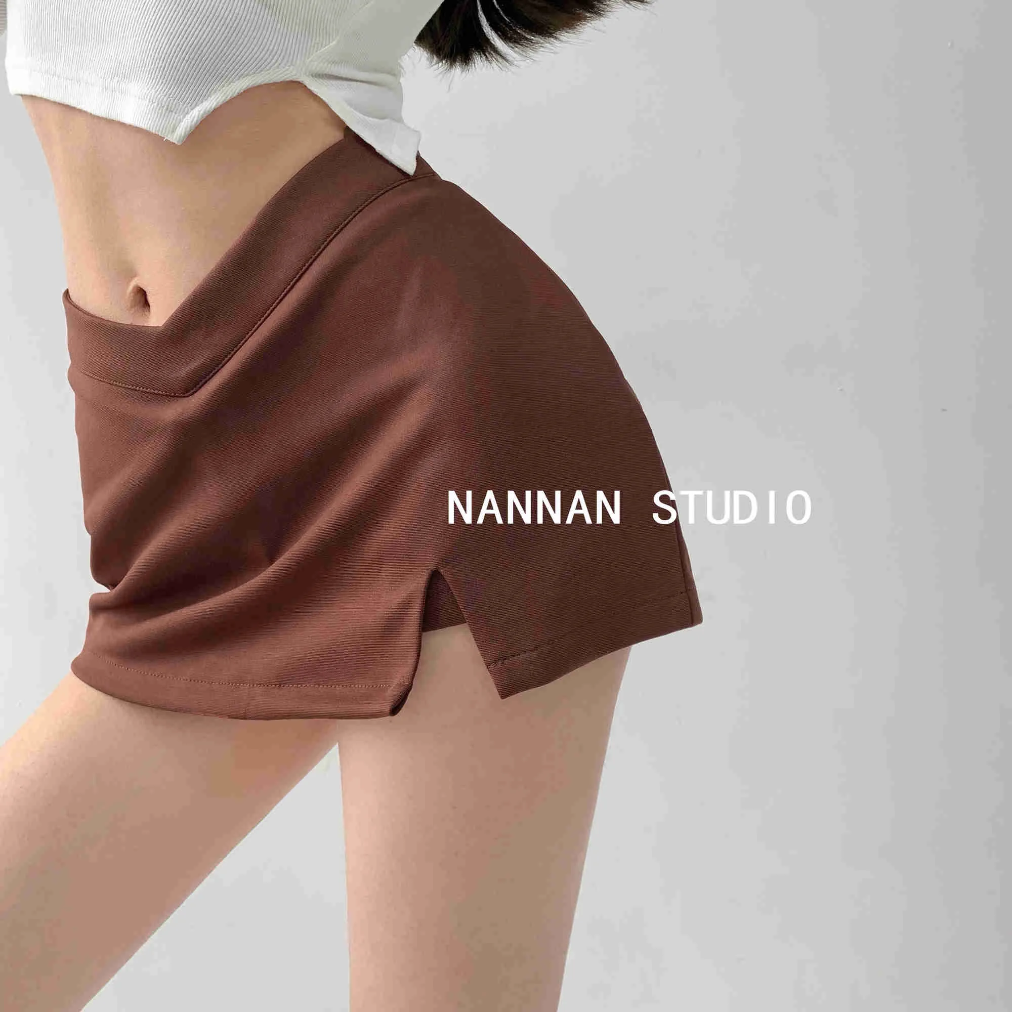 

Summer WOMONGAGA 2022 Hot Girl Sexy Street Style Slim Fit Low Waist Mini Skirt Women's Solid Color V-Shaped Short Skirt 80MK