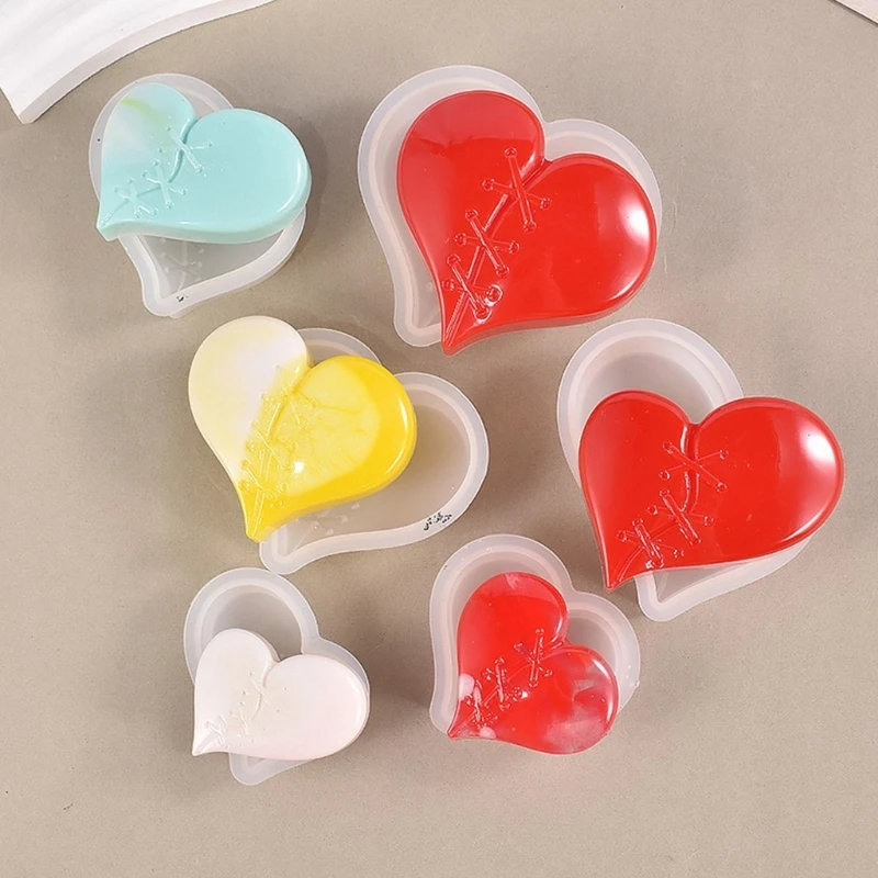 

Силиконовая форма для брелока в форме сердца с отверстием