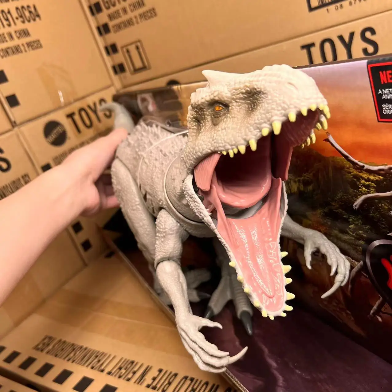 

Mattel Jurassic World Camp Cretaceous Extreme Damage Indominus Rex 9.5" Dinosaur Figure toys, Kids Gift 4 Years & Up HDX57