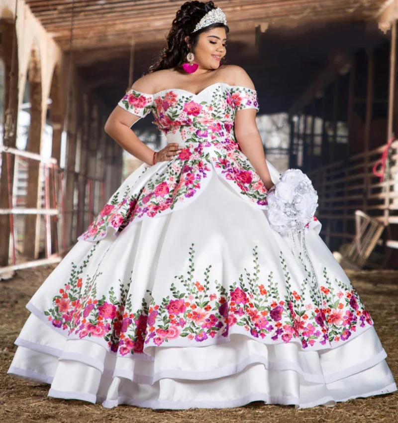 

White Mexican Style Quinceanera Dresses Charro Off The Shoulders Plus Size Prom Dress 2022 Luxury Embroidery Vestidos De 15 Años