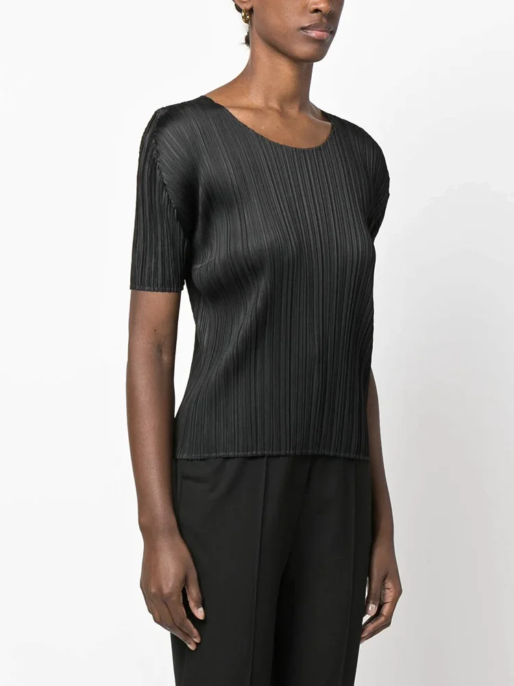 Фото Футболка ISSEY T-Shirt Japan, женская, базовая модель, плиссированная, с круглым вырезом, однотонная, приталенная, с коротким рукавом №1