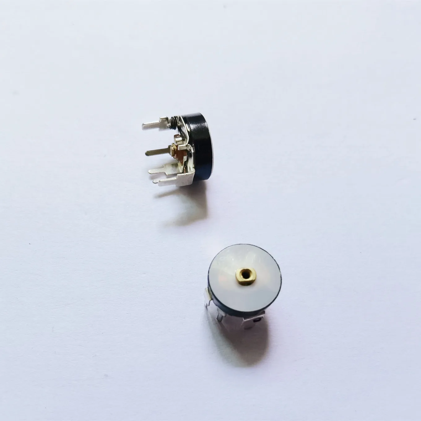 Переключатель MaXueZhong RV12MM пластиковый белый