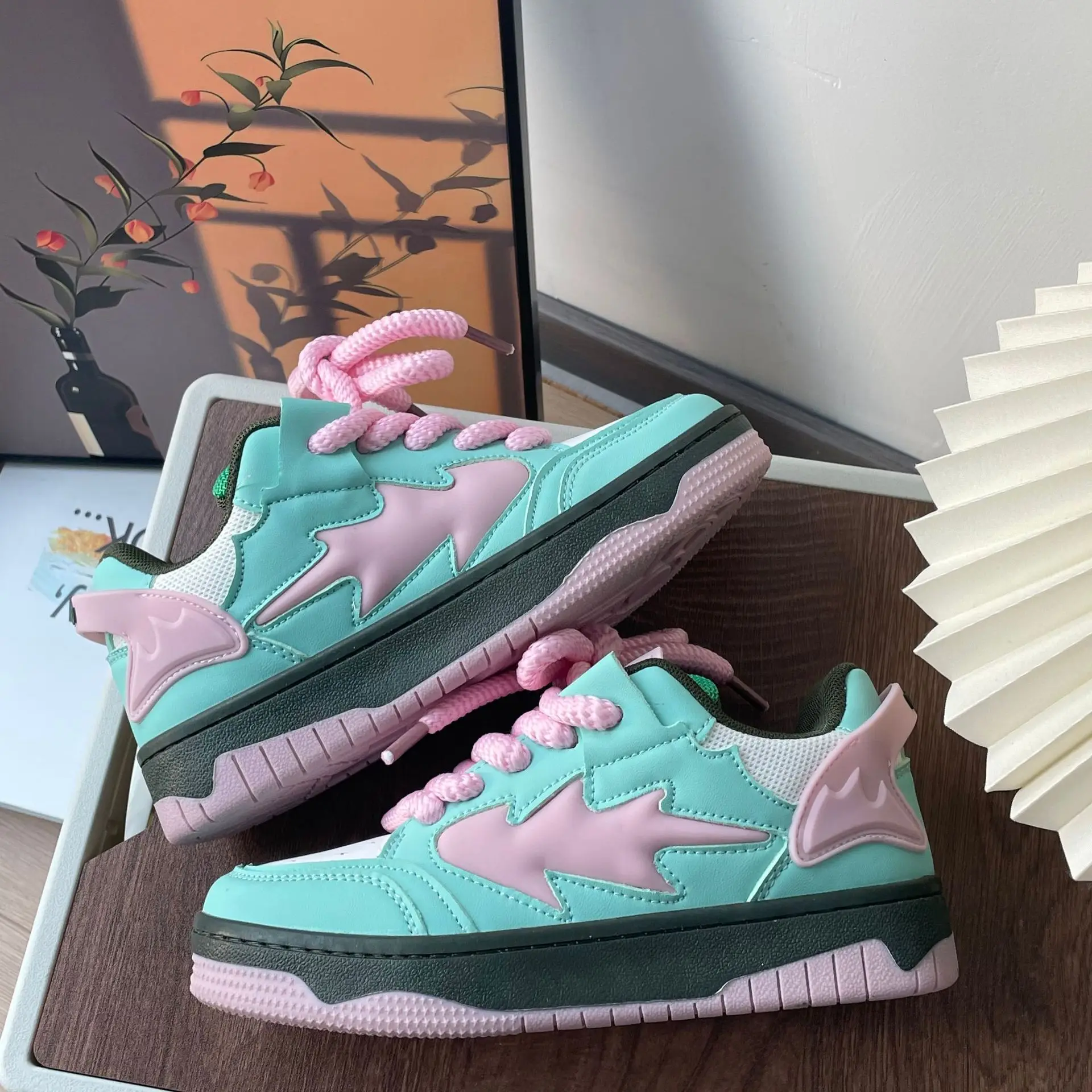 

Kawaii Kirby Sneakers Student Cartoon Animation Spring and Autumn All Match Casual Lace Up Low Cut Sneakers Girl Holiday Gift