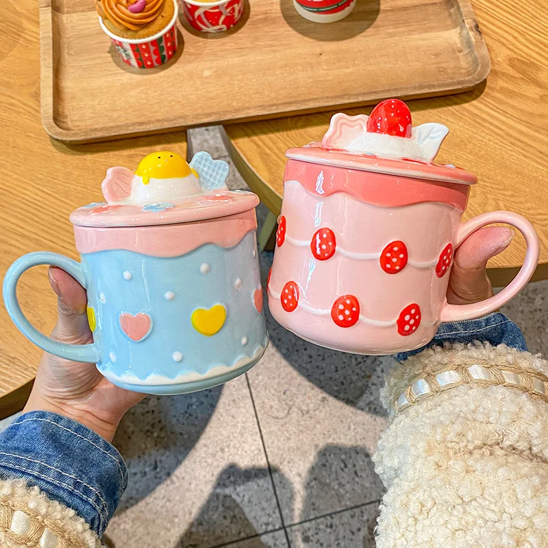 

400ml Ceramic Coffee Mug Strawberry Water Cup with Lid and Spoon Strawberry Tea Cup Water Bottle Porcelain Mugs Coffee Cups