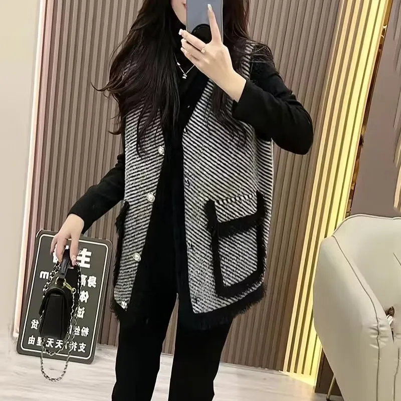 

Autumn Winter 2023 V Neck Tweed Vest Women Vintage Elegant stripe Casual Sleeveless Jacket Tops French Style Chic Waistcoat