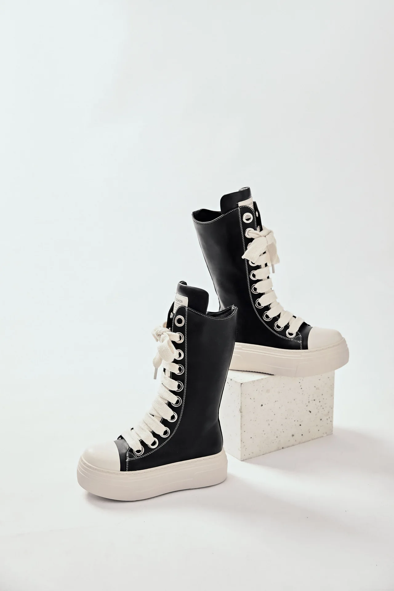 Женские высокие сапоги до колена из искусственной кожи на шнуровке