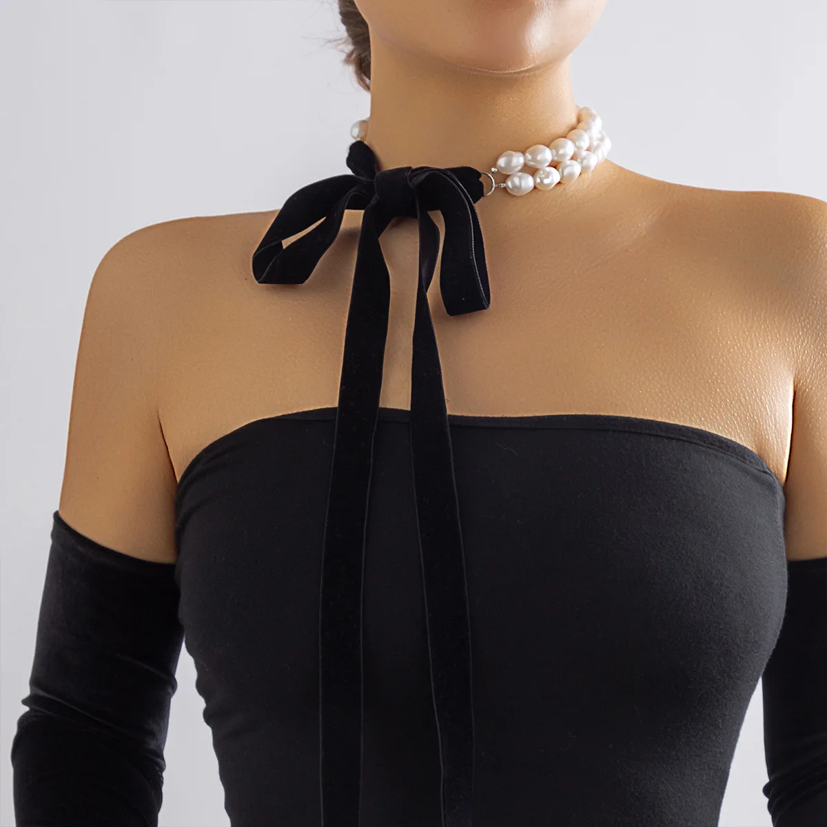 

Gothic Black Velvet Ribbon Choker Necklace for Women Vintage Imitation Pearl Adjustable Bowknot Neck Chains Wed Party Jewelry