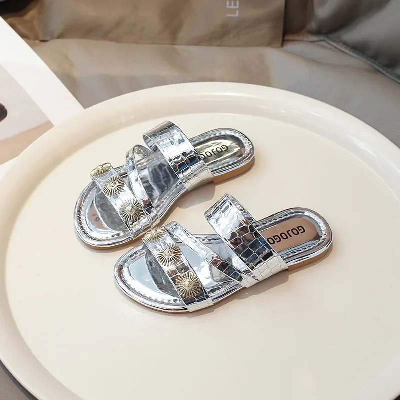 Модные уличные сандалии на плоской подошве для девочек новые летние модные
