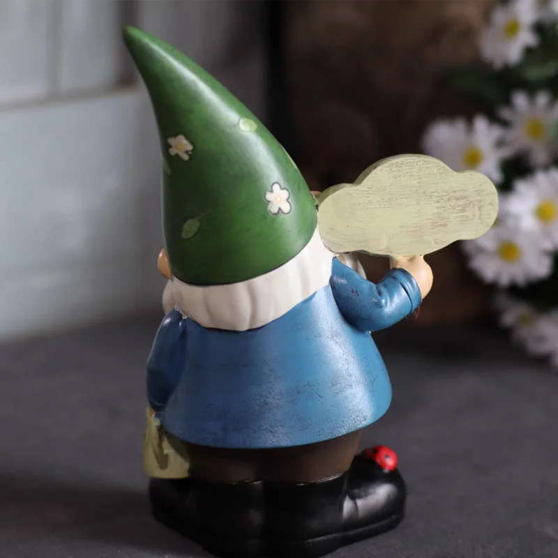 na zewnątrz amerykańskiego ogrodu pasterskiego elf Gnome ozdoba z żywicy trzymająca kartę powitalną do dekoracji krajobrazu figurek