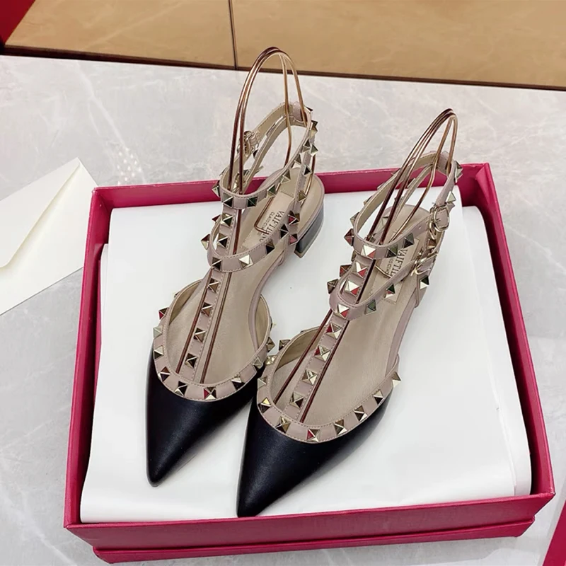 Luxury Brand Women's Sandals 2023 Summer Ankle Strap Leather Rivets Thick Heel Sandals Pointed Toe Fashion Ladies Designer Pumps