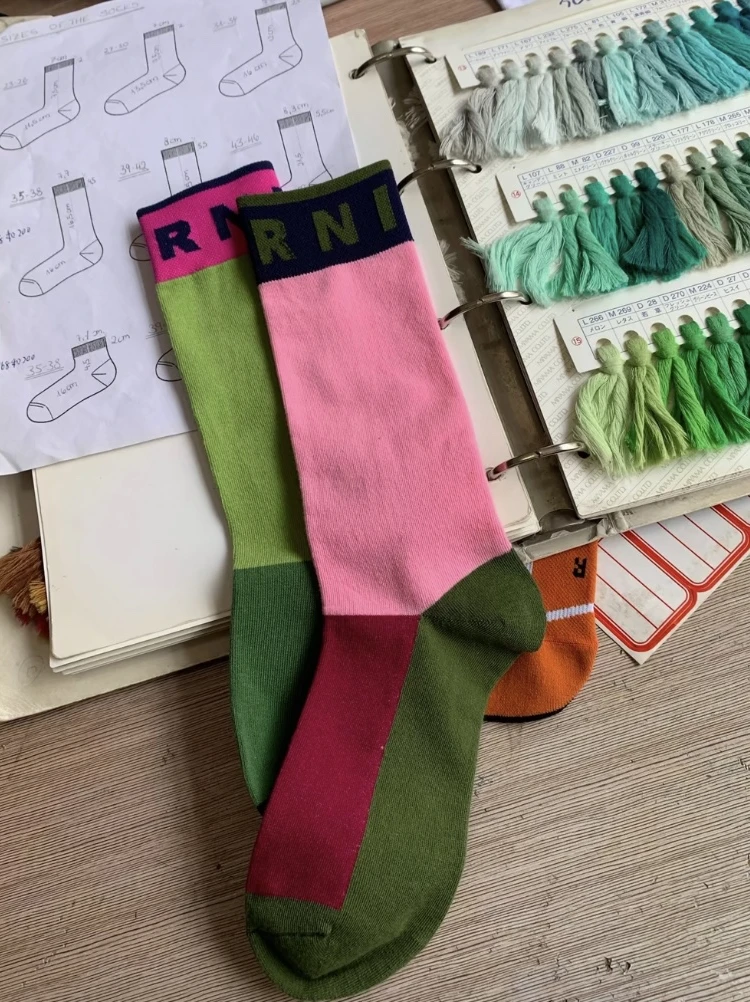 In the spring/summer 2023 female thin cotton socks color calf socks