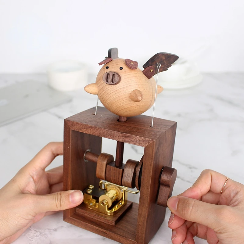 

Wood Carving Flying Pig Music Box Home Decoration Hand Rocking Statue Ornament Creative Valentine's Day Christmas Birthday Gift