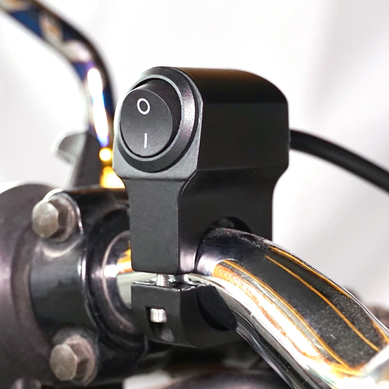 

Motorcycle Handlebar Headlight Switch Three-position Waterproof Spotlights Stop Signal Converter Turn Signal Toggle Controller