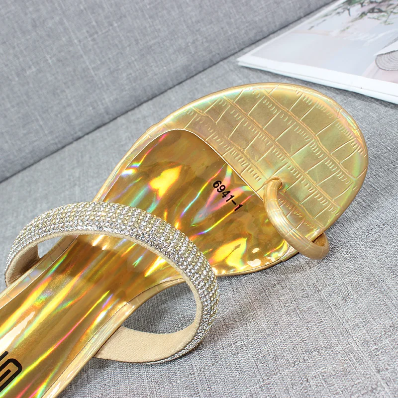 Женские сандалии новинка лета 2024 комплект из лакированной кожи с тиснением на