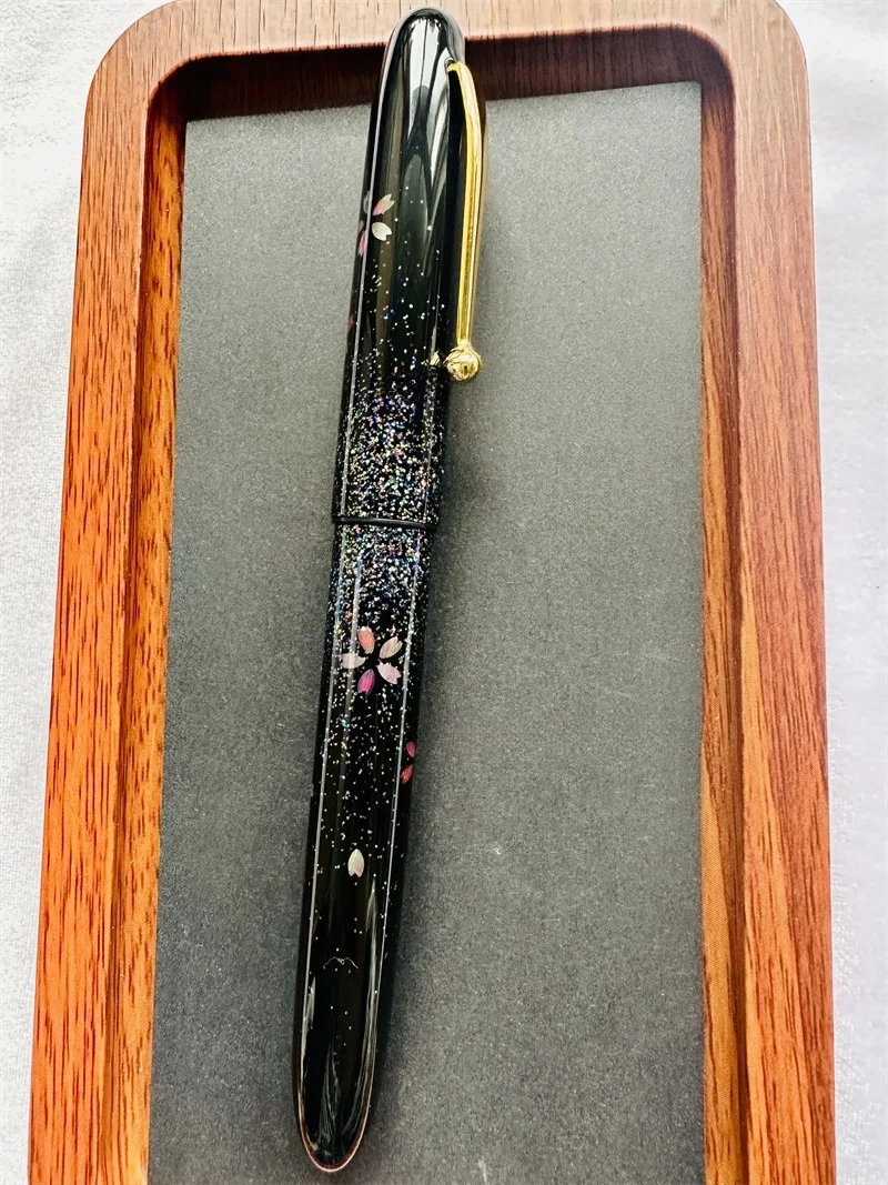 Перьевая ручка Genius Urushi Lacquer Raden с перламутром и техникой маки-э, корпус из платины 3776, Pilot 91274742743, Sailor 21K14K (art.: 3920daebf08b2) - 3920daebf08b2