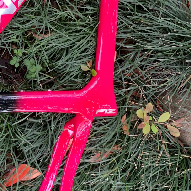 

Color Carbon Bicycle F14 Frame Carbon Road Bike Frameset with Fork Seatpost Clamp Headset + HandlebarBSA