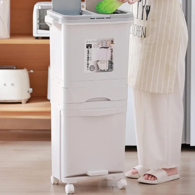 Контейнер для мусора на колесиках кухни с большим отсеком переработки